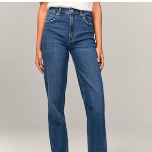 NWT Ultra High Rise 90s Straight Jean